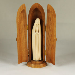 MADONNA PRAYING IN A SHRINE 5 1/2" - 225C-6-N