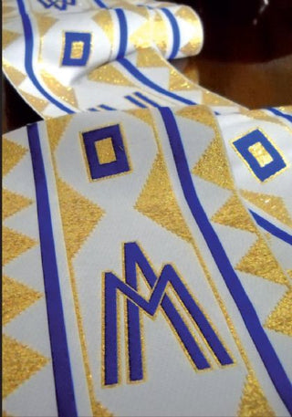 821 Marian Vestment Set