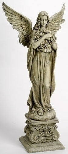 47623 Angel Holding Wreath