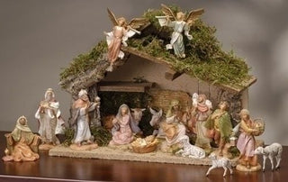 54492 17 Piece Figure Set With Italian Stable