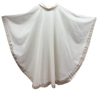 WHITE CHASUBLE GENTLY WORN - UCG1-LI1-W